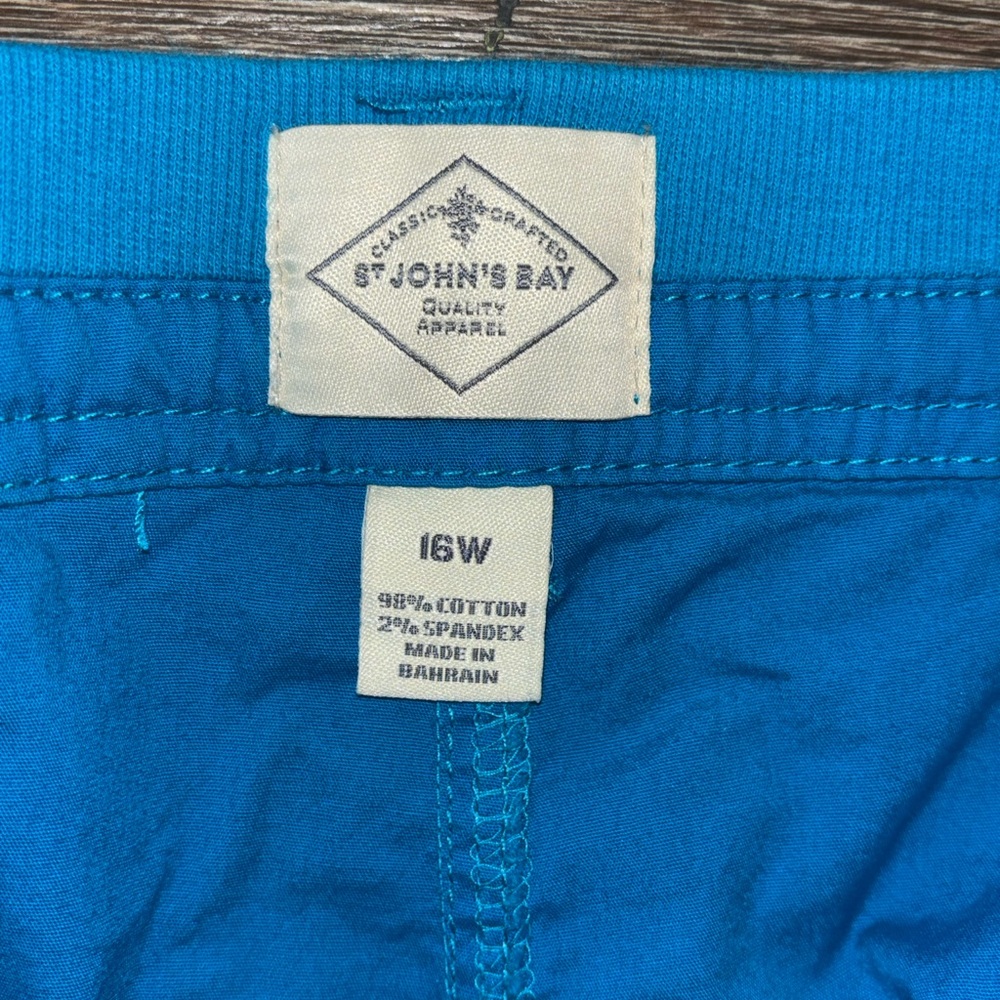 St. John's Bay Bright Blue Cargo Shorts - Picture 3 of 4